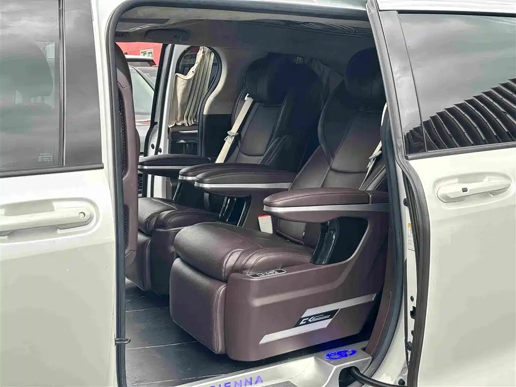 Toyota Sienna — миниатюра 15