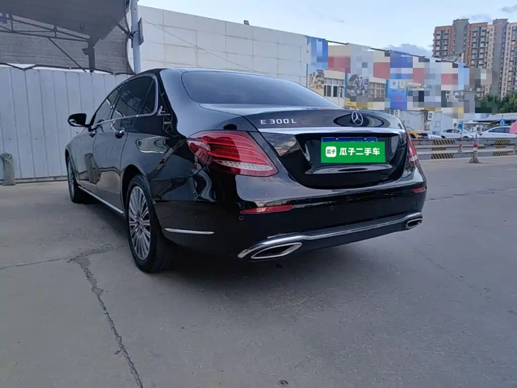 Mercedes-Benz E-Class — миниатюра 5