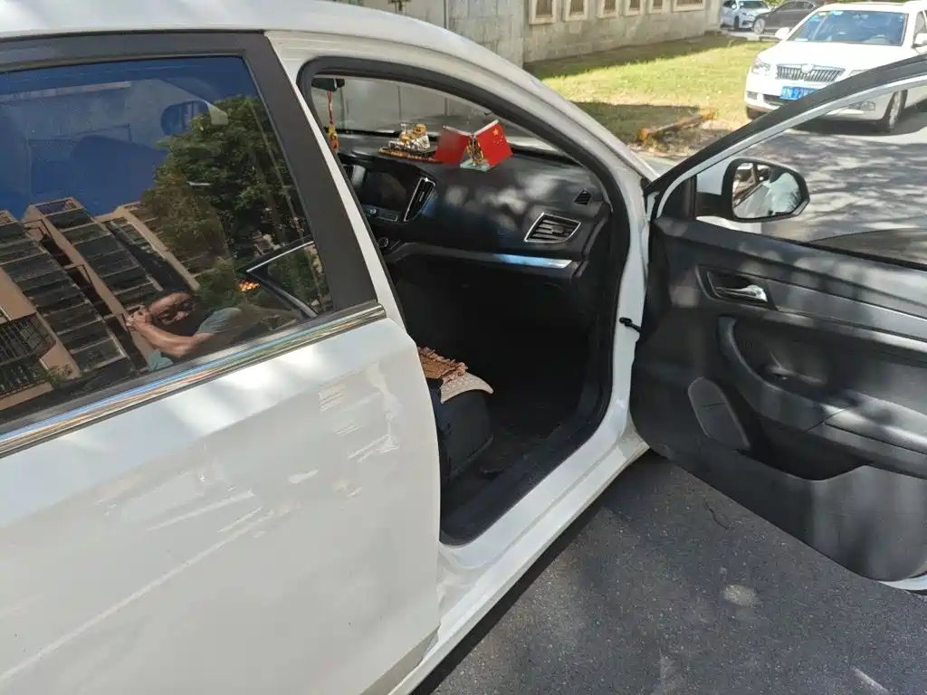 Roewe 360 — миниатюра 18