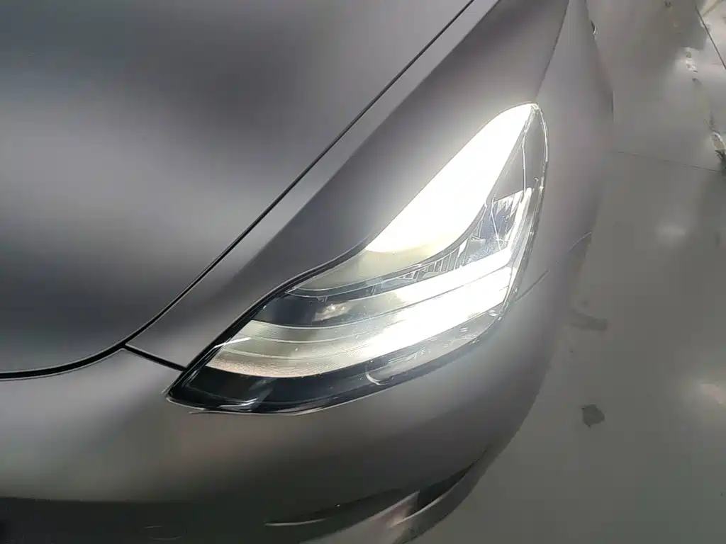 Tesla Model 3 — миниатюра 24