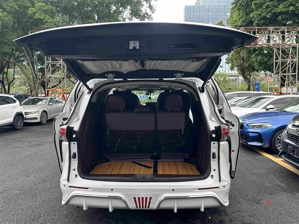 Toyota Sienna — миниатюра 8