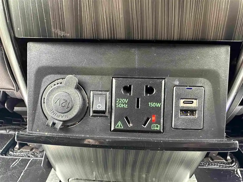 Toyota Sienna — миниатюра 26