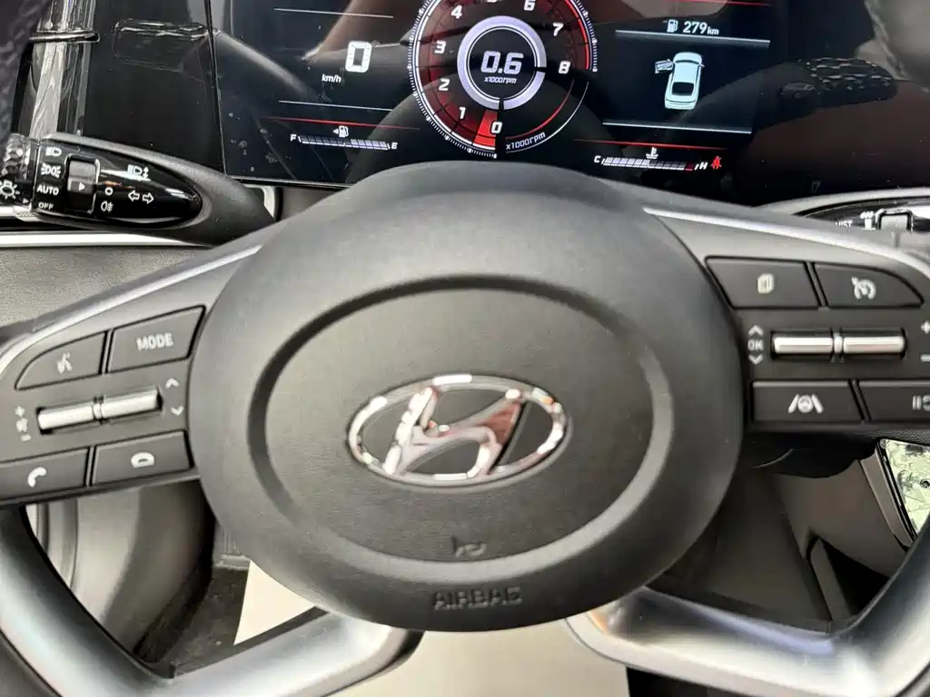 Hyundai Elantra — миниатюра 7