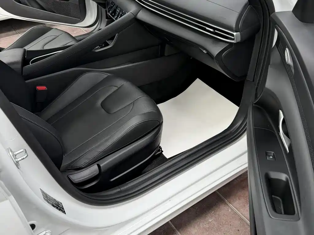 Hyundai Elantra — миниатюра 15