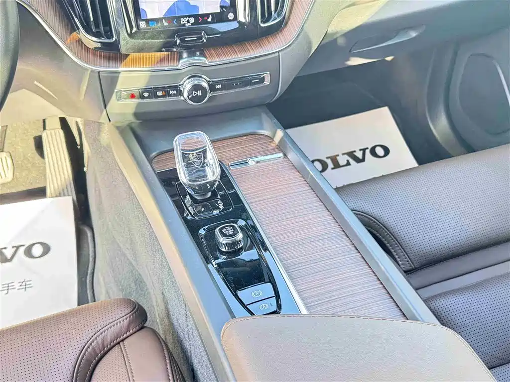 VOLVO XC60 PLUG IN HYBRID