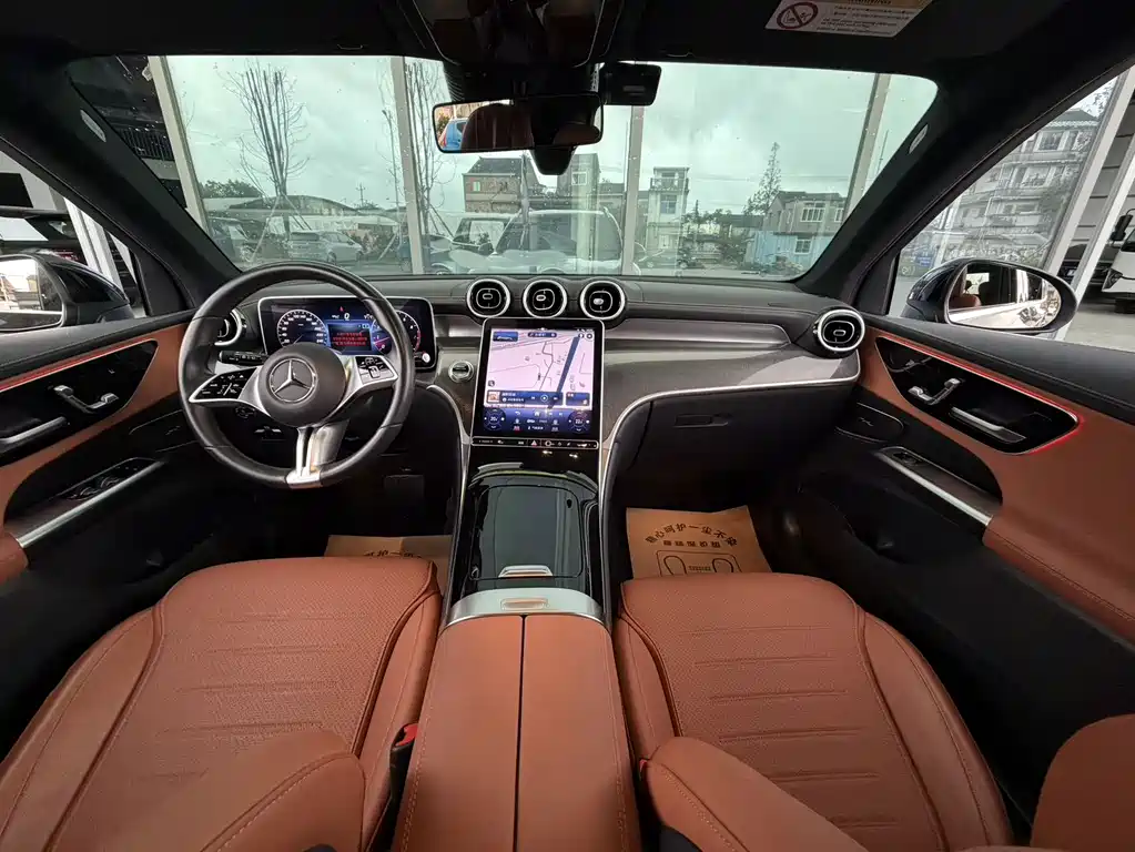 Mercedes-Benz GLC 2023 GLC 260 L 4MATIC 5 мест