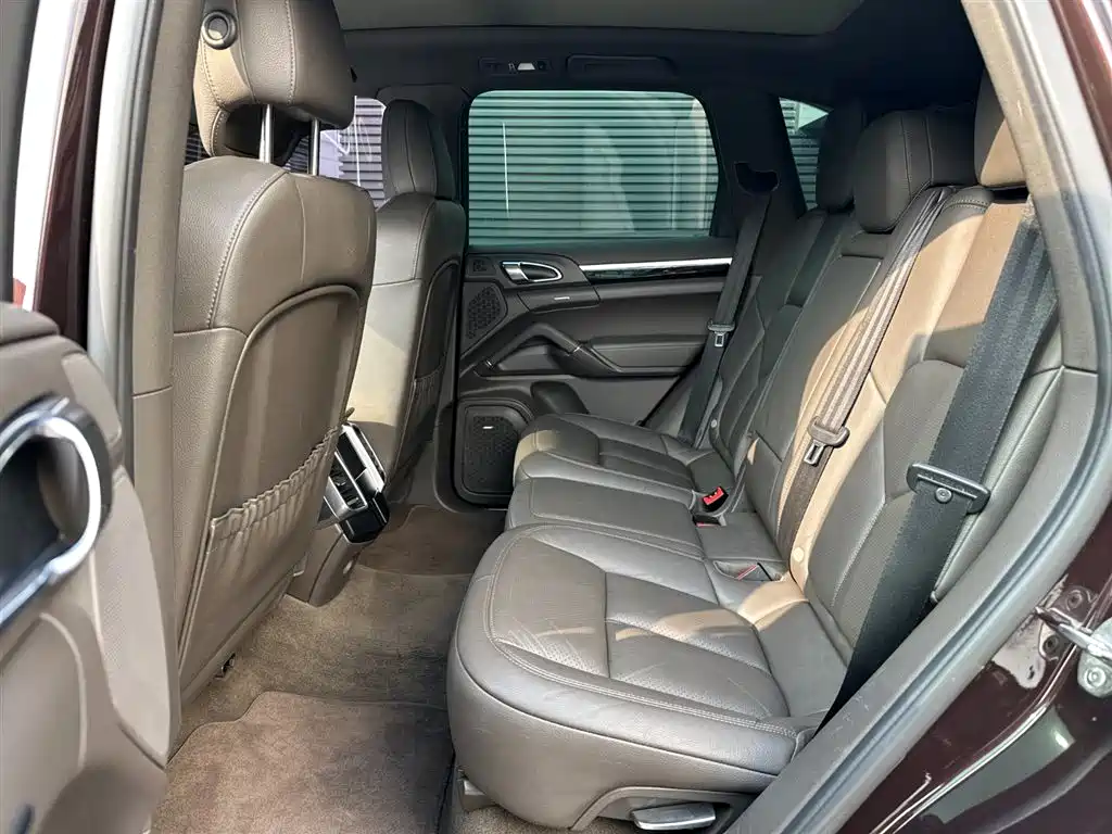 PORSCHE CAYENNE