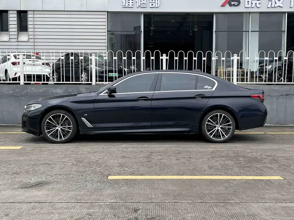 BMW 5 Series — миниатюра 3
