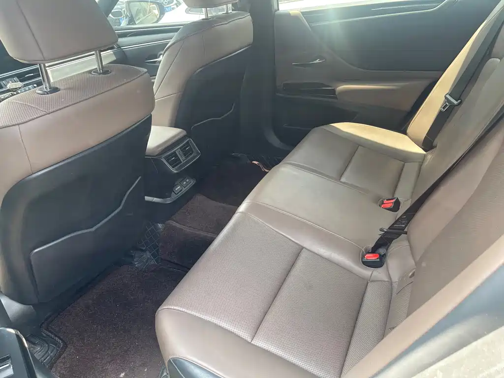 Lexus ES — миниатюра 7