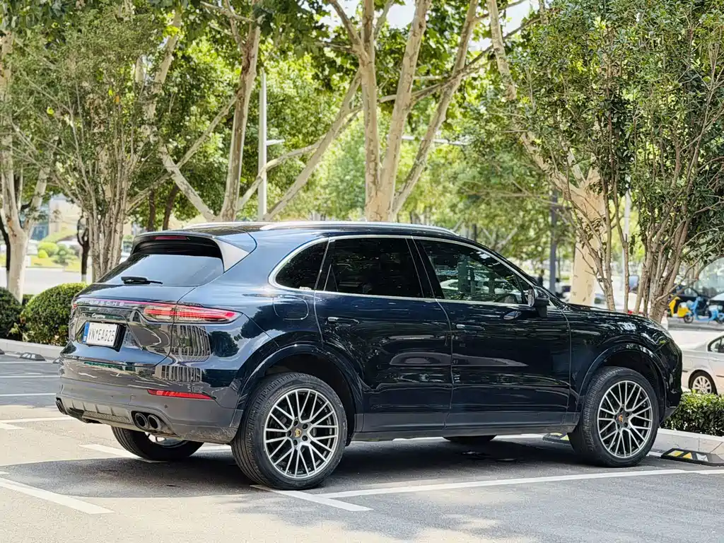 Porsche Cayenne — миниатюра 11