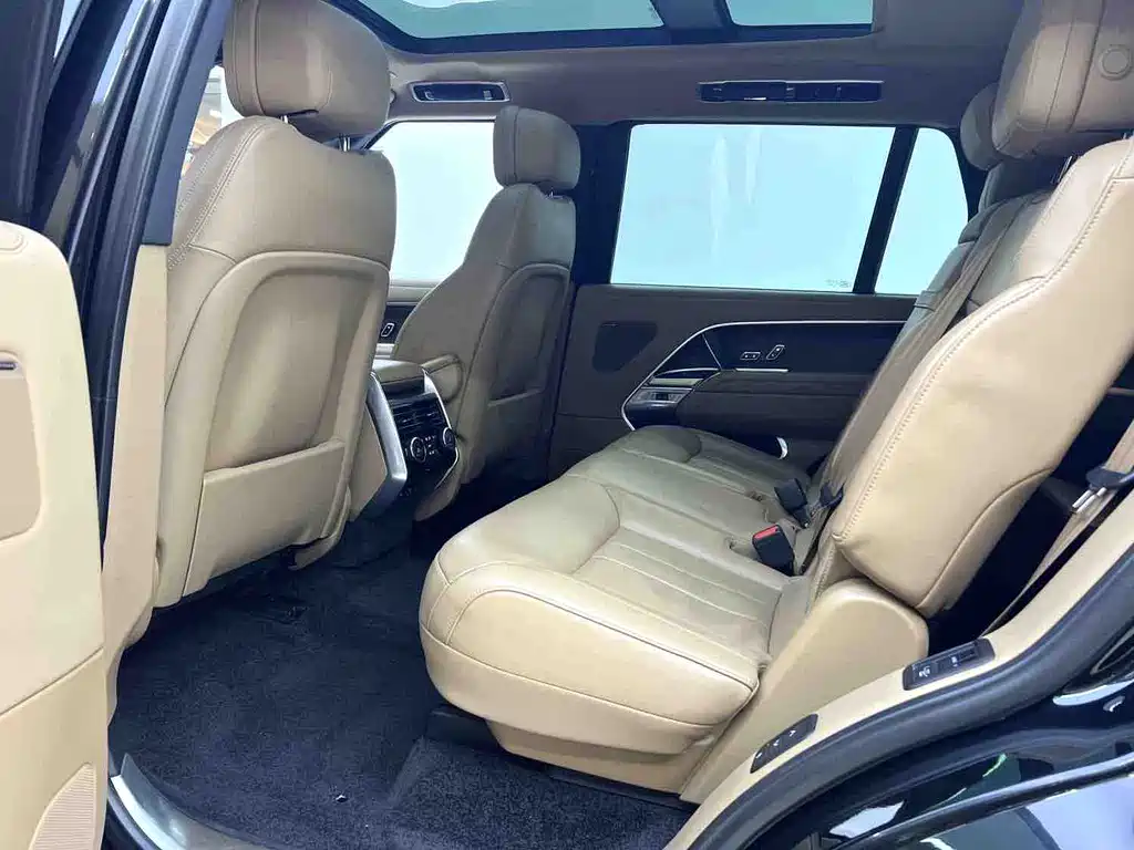 Land Rover Range Rover 2023 3.0 L6 400PS мест Long Wheelbase