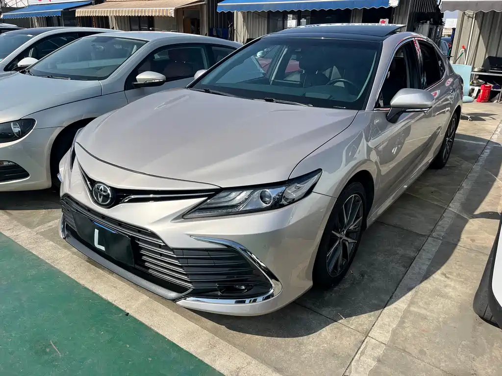 TOYOTA CAMRY