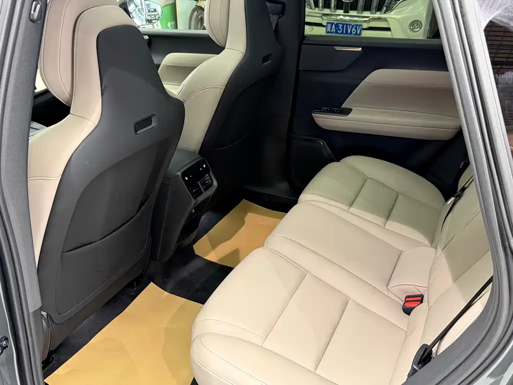 Volvo XC70 PHEV — миниатюра 18