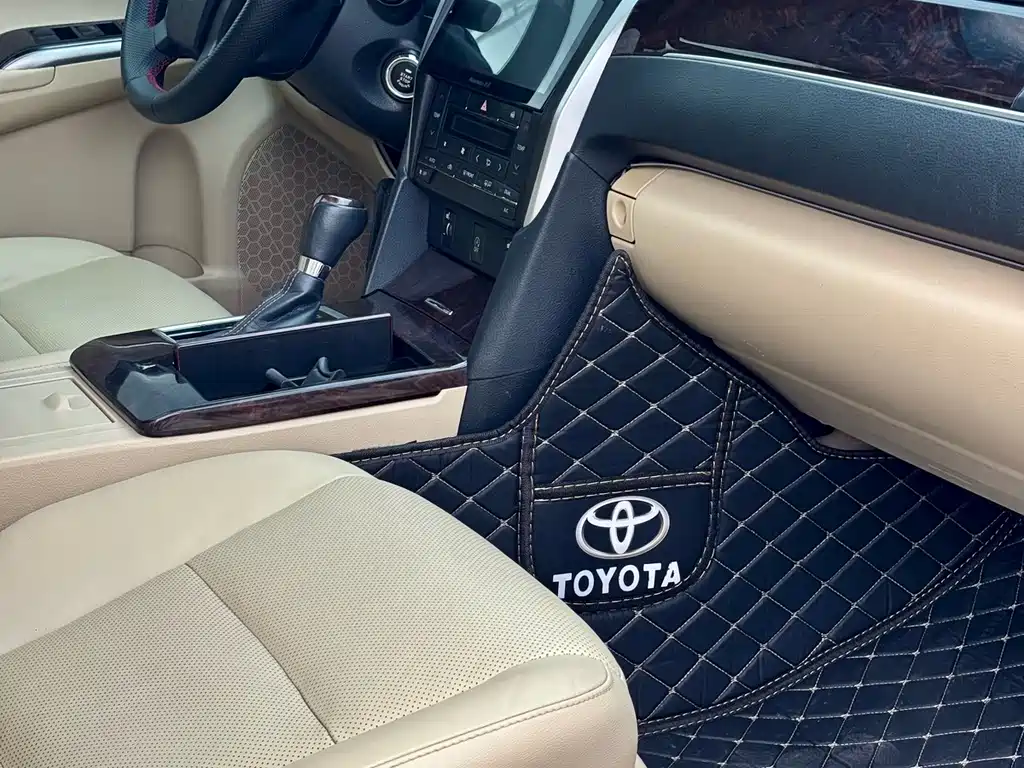 Toyota Camry — миниатюра 8