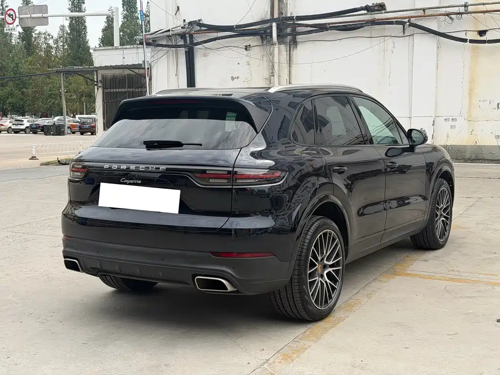 Porsche Cayenne — миниатюра 5