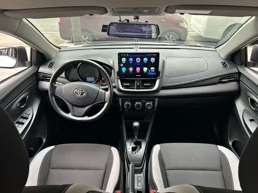 Toyota Yaris L — миниатюра 6