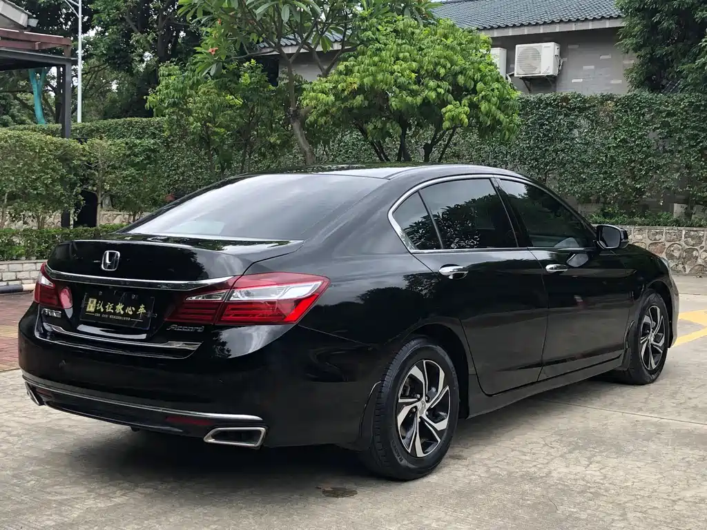 Honda Accord — миниатюра 7