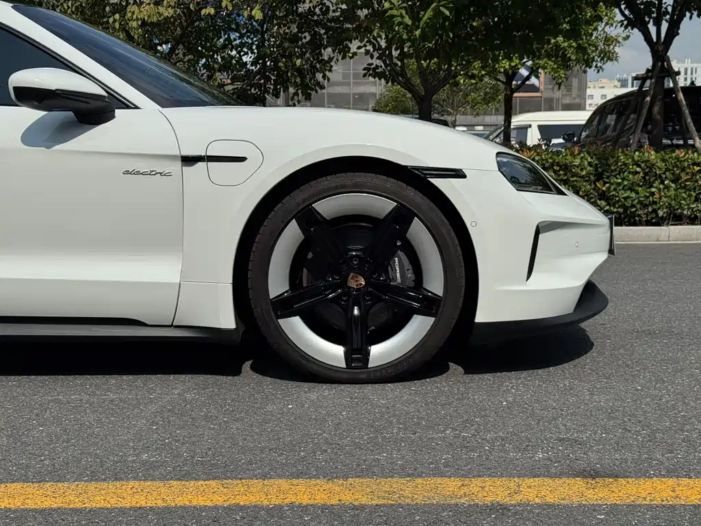 Porsche Taycan — миниатюра 9