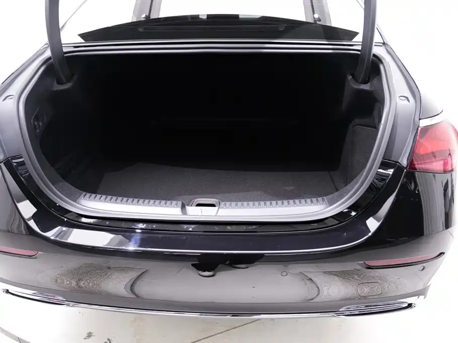 Mercedes-Benz E-Class — миниатюра 24