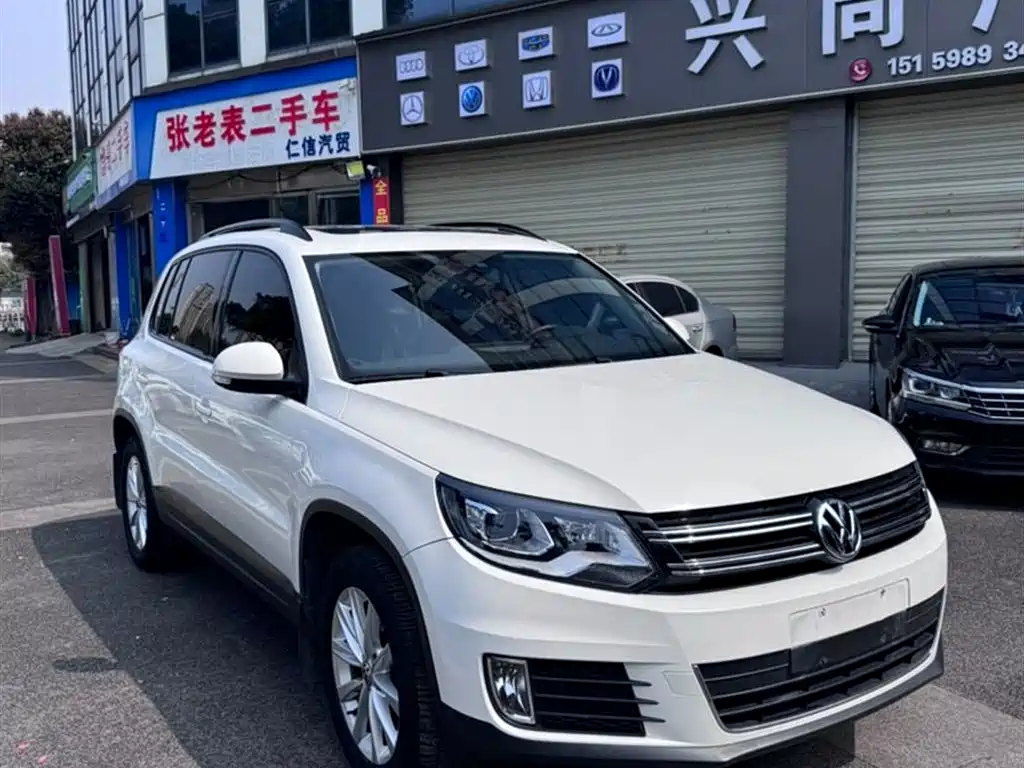VOLKSWAGEN TIGUAN