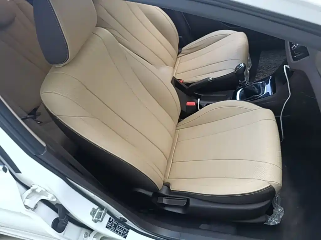 Baojun 310W — миниатюра 25