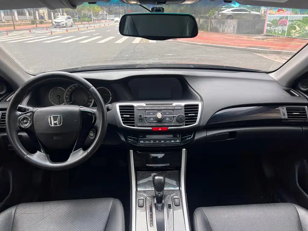 Honda Accord — миниатюра 9