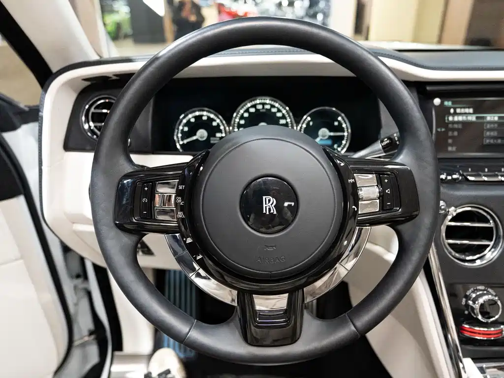 Rolls-Royce Cullinan — миниатюра 19