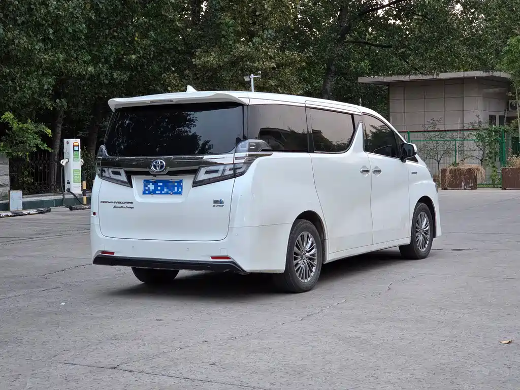 Toyota Vellfire — миниатюра 4