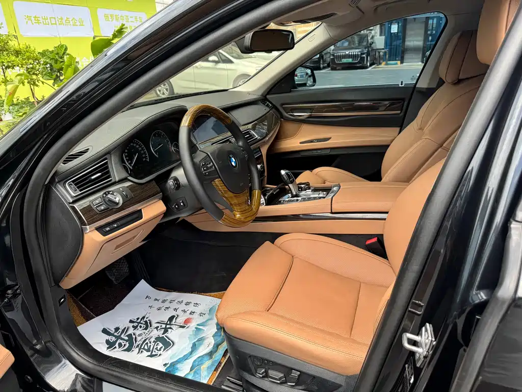 BMW 7 Series — миниатюра 5