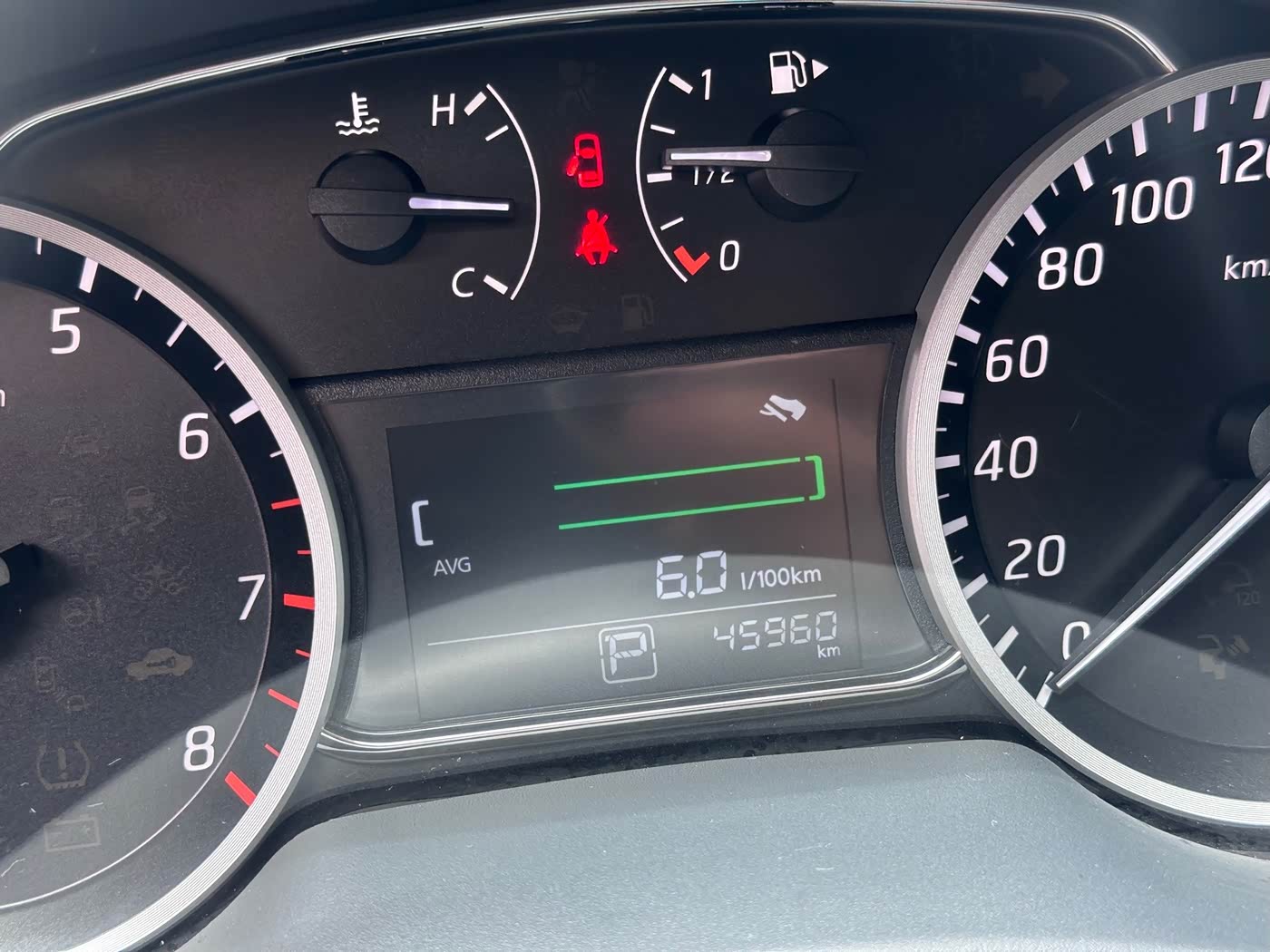 Nissan Sylphy 1.6 л 2021 г. Белый, пробег 45000 км