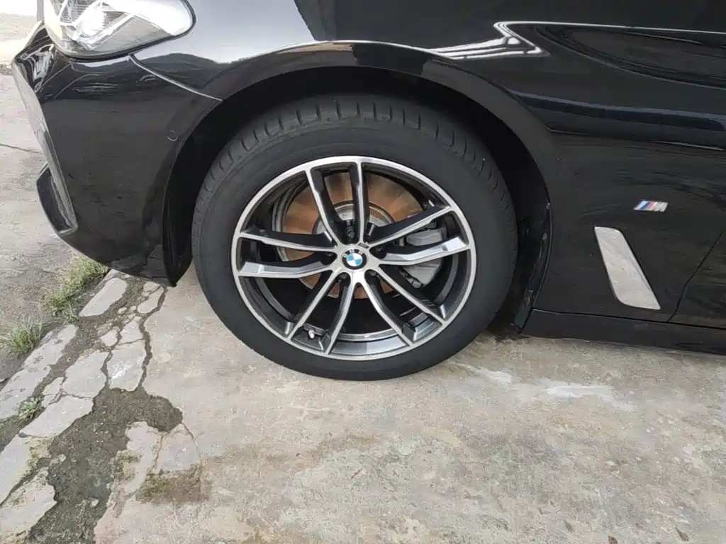 BMW 5 Series — миниатюра 23