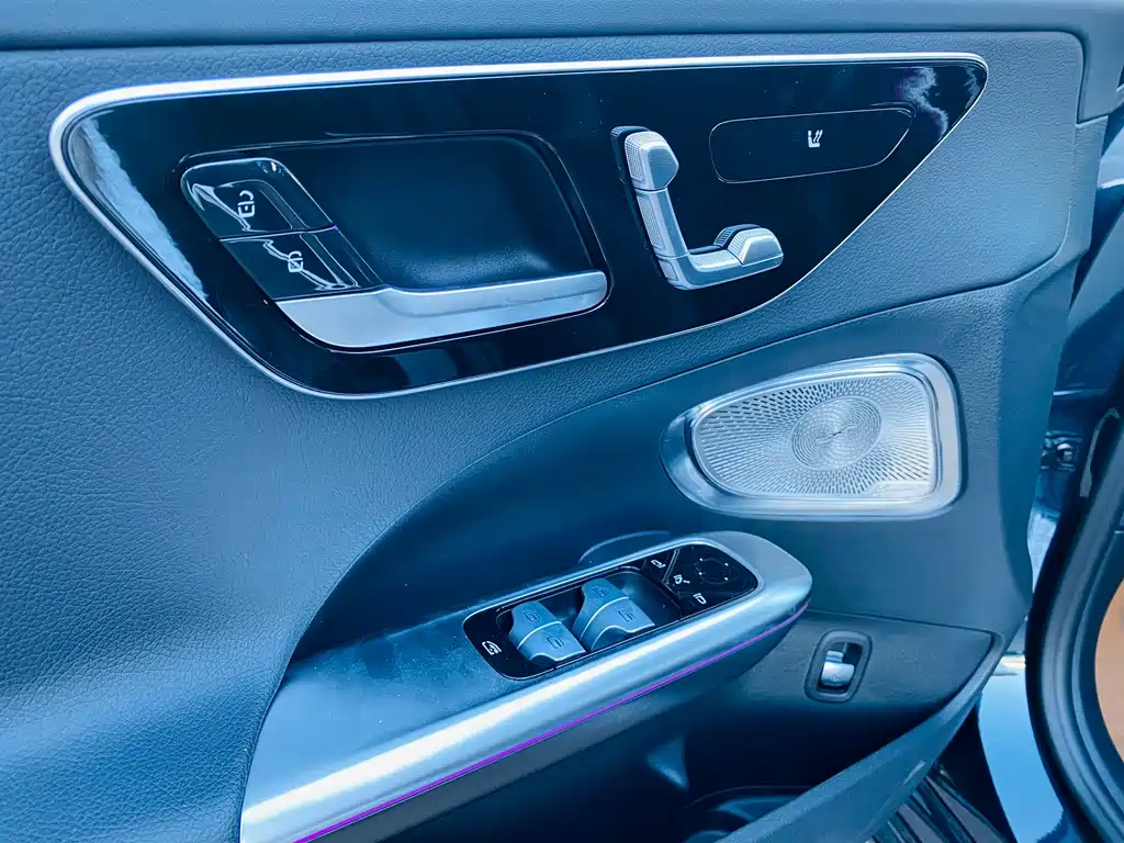 Mercedes-Benz C-Class 2023 — фото 8