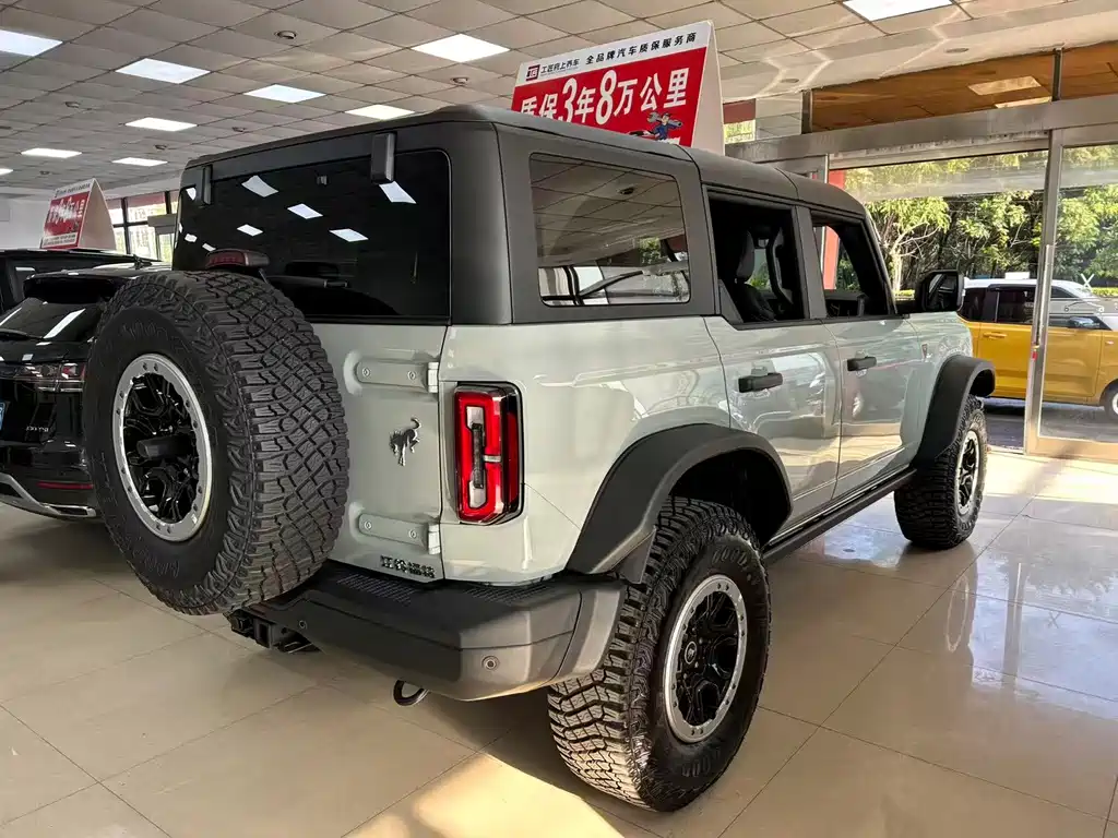 Ford Bronco — миниатюра 5