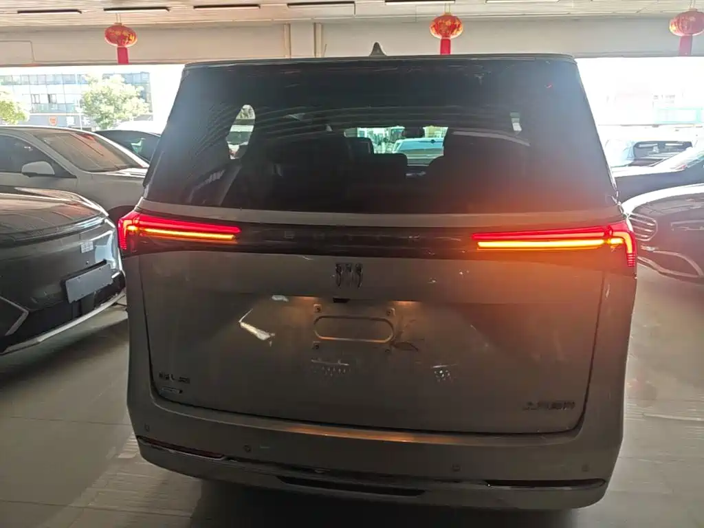 Buick GL8 Hybrid — миниатюра 6