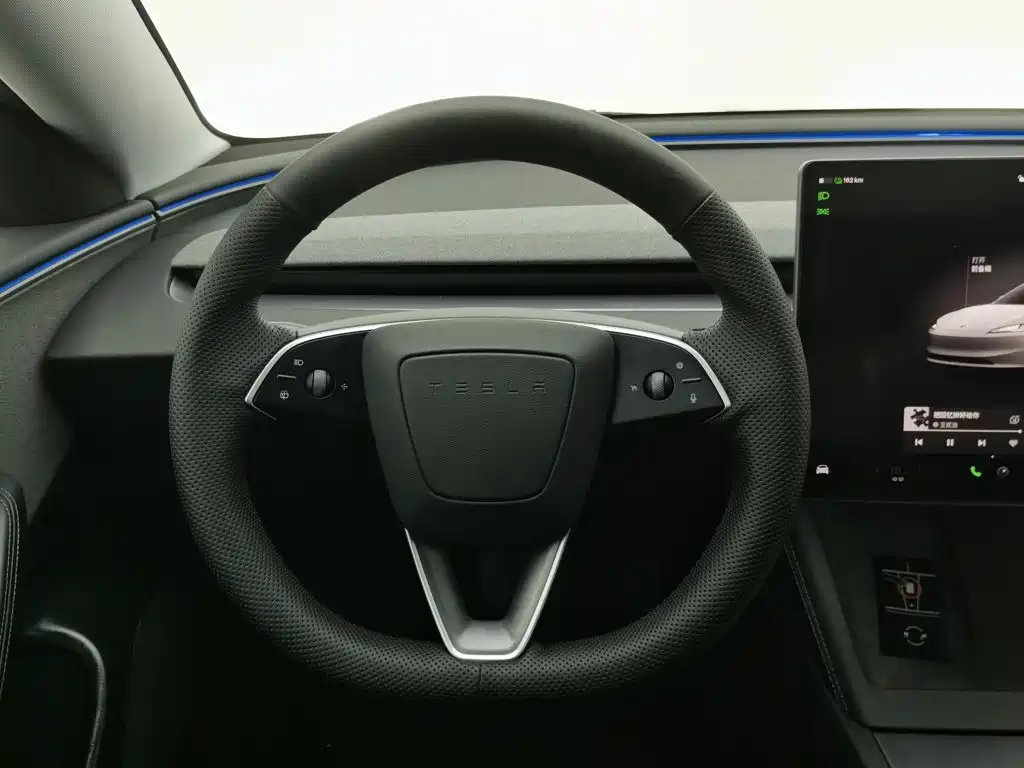 Tesla Model 3 — миниатюра 11