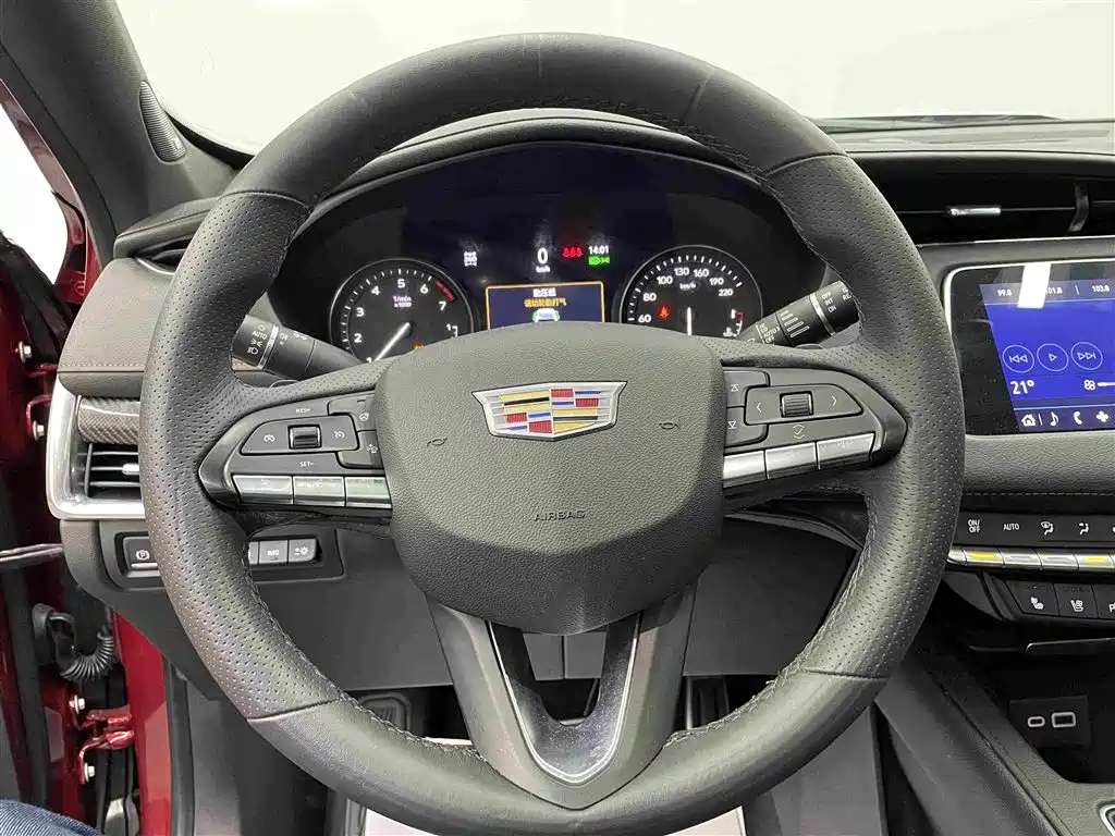 Cadillac XT4 — миниатюра 8