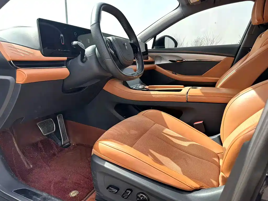 VOYAH LANTU CHASING LIGHT