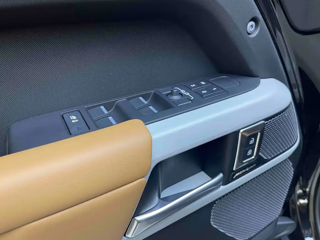 Land Rover Defender — миниатюра 16