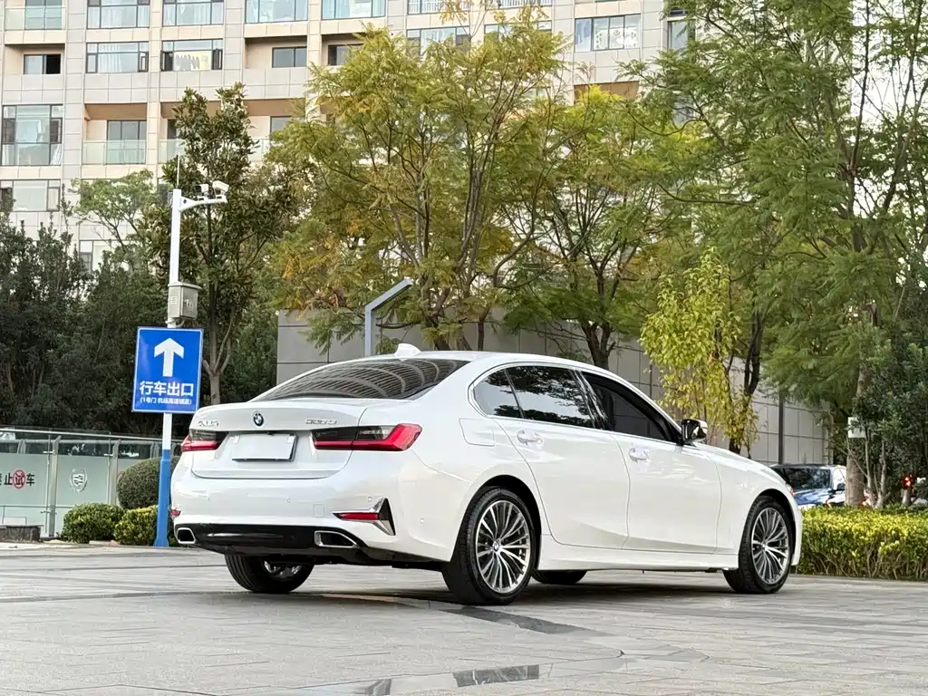 BMW 3 Series — миниатюра 7