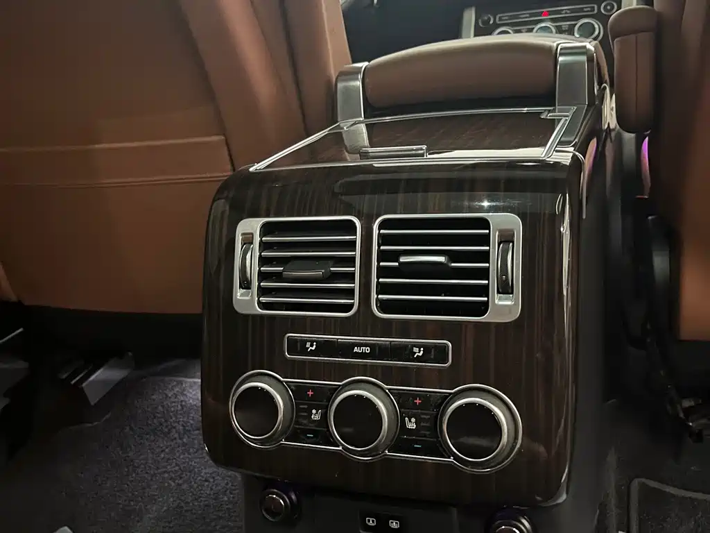 Land Rover Range Rover — миниатюра 7