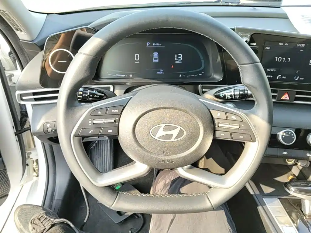 Hyundai Elantra — миниатюра 11