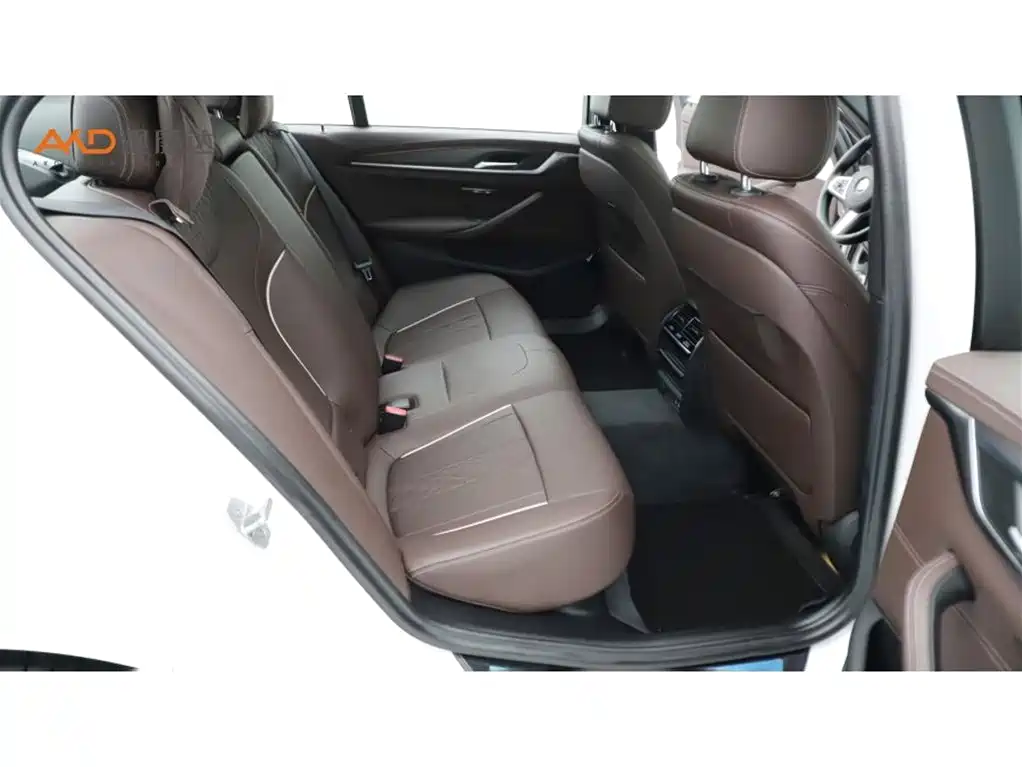 BMW 5 Series — миниатюра 8