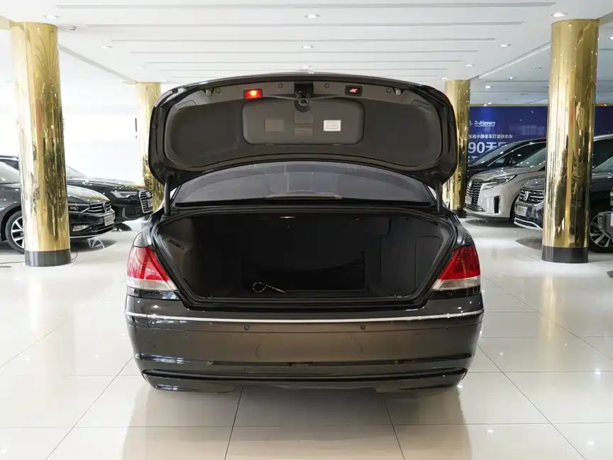 BMW 7 Series — миниатюра 7
