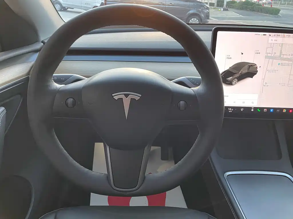 Tesla Model Y — миниатюра 11