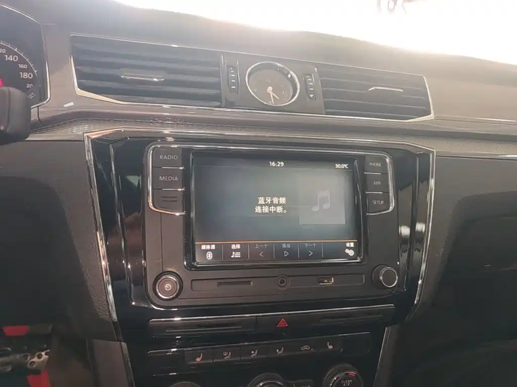 Volkswagen Passat — миниатюра 13
