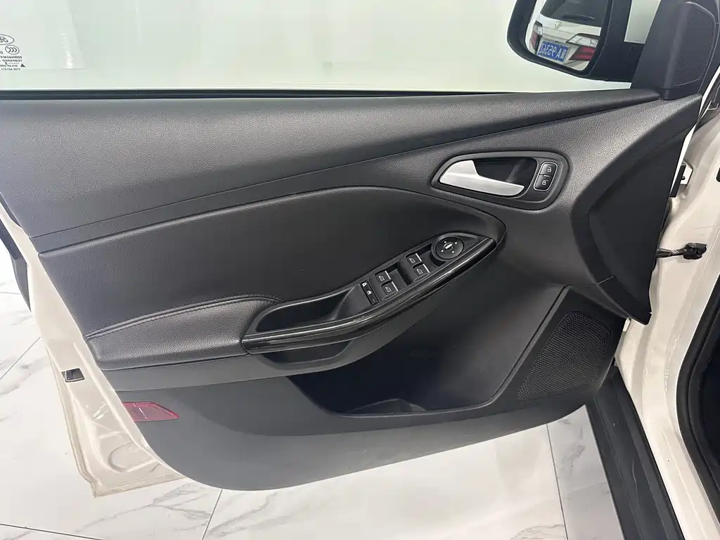 Ford Focus — миниатюра 4