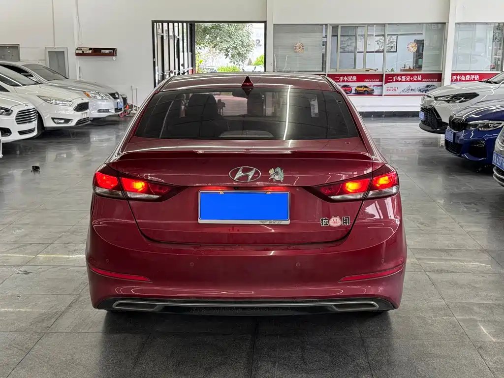 Hyundai Elantra — миниатюра 4