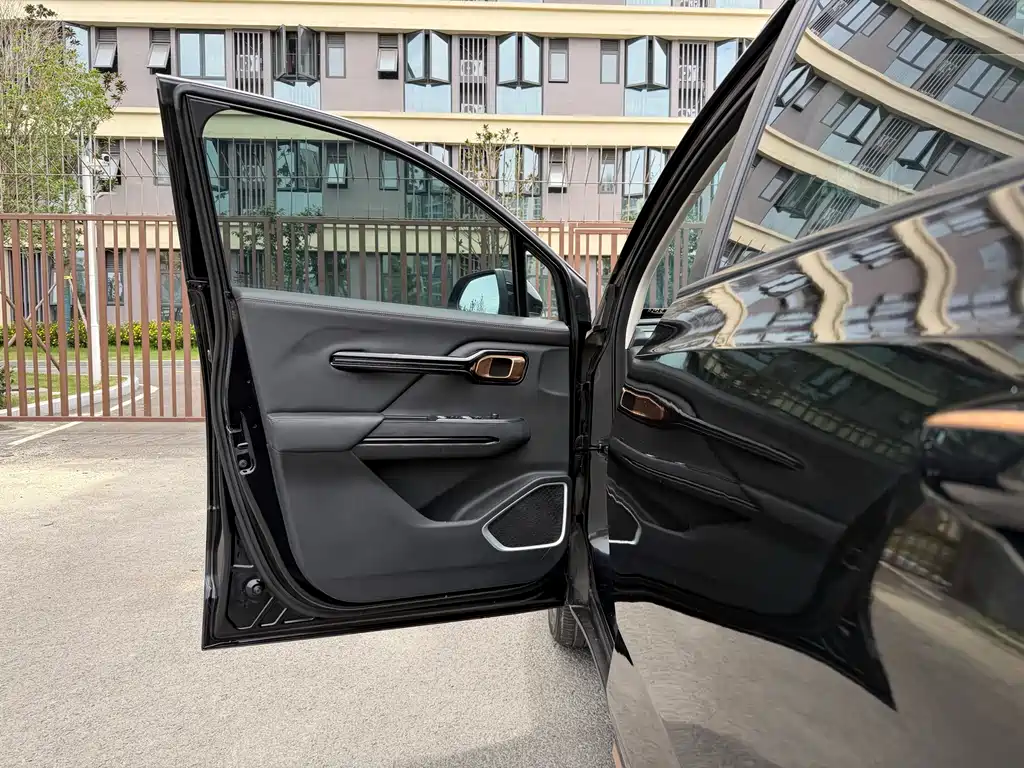 Geely Haoyue 2022 1.8TD DCT Black Gold 7 мест