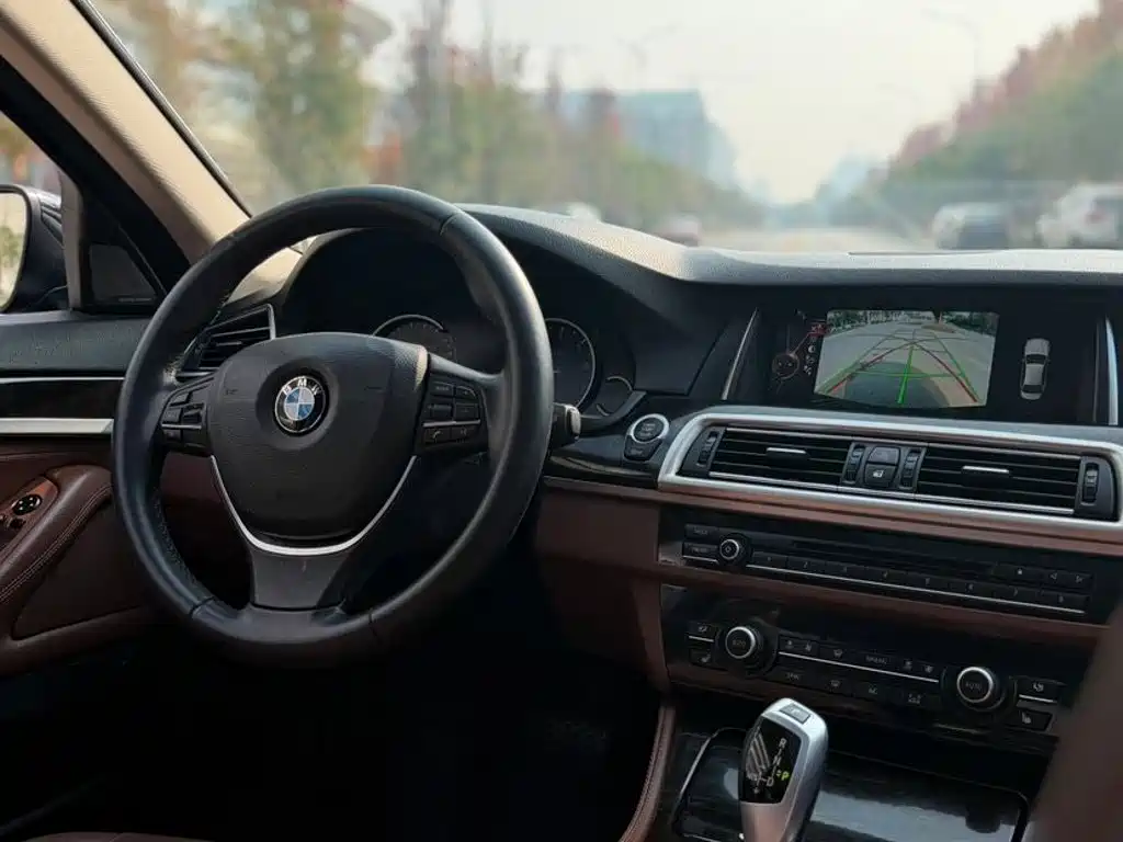 BMW 5 Series — миниатюра 4