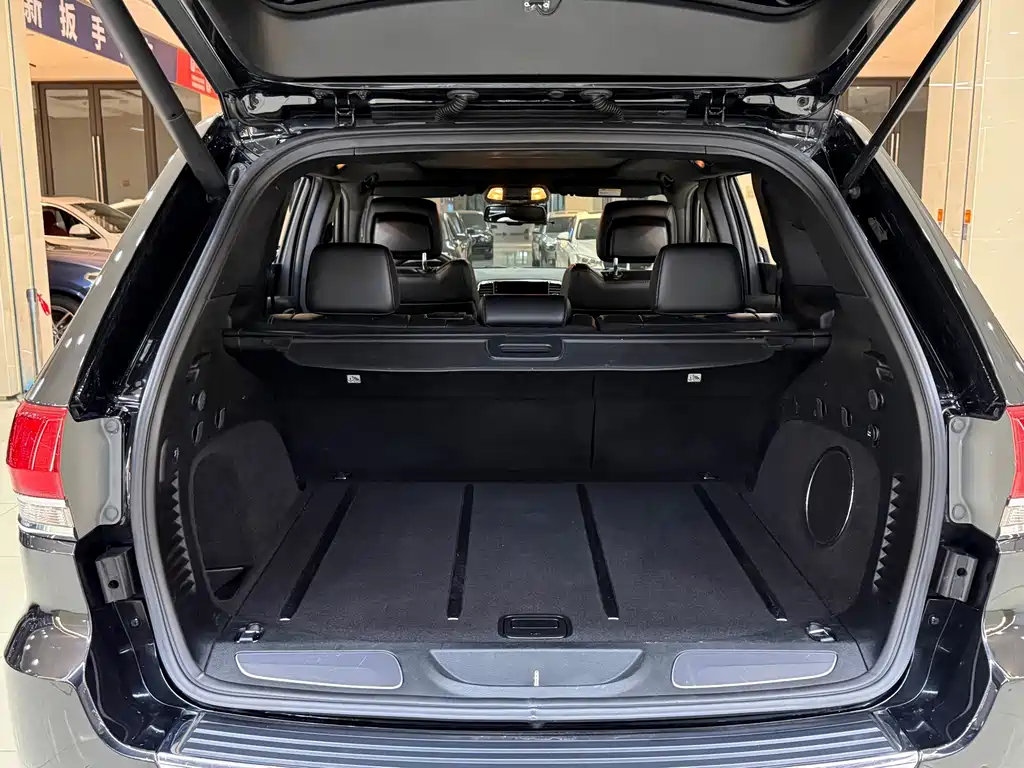 Jeep Grand Cherokee (Import) — миниатюра 19